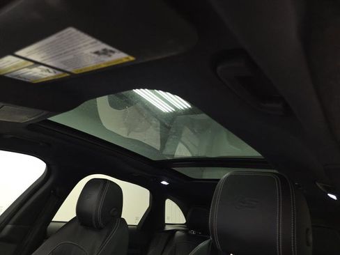 Used 2018 Jaguar F-PACE S image 10