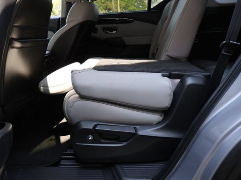 Used 2023 Honda Pilot Touring image 14