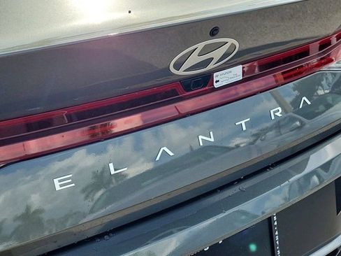 New 2025 Hyundai Elantra SEL FWD image 5