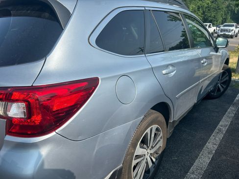Used 2018 Subaru Outback 2.5i Limited AWD/4WD image 2