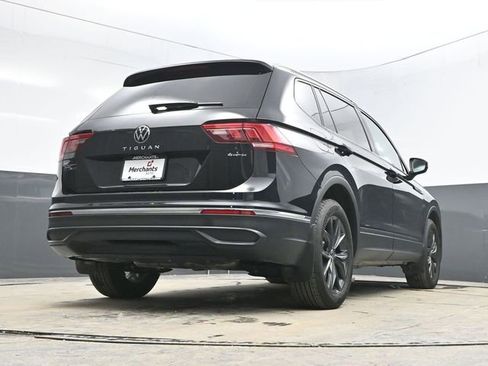 Used 2024 Volkswagen Tiguan SE image 37
