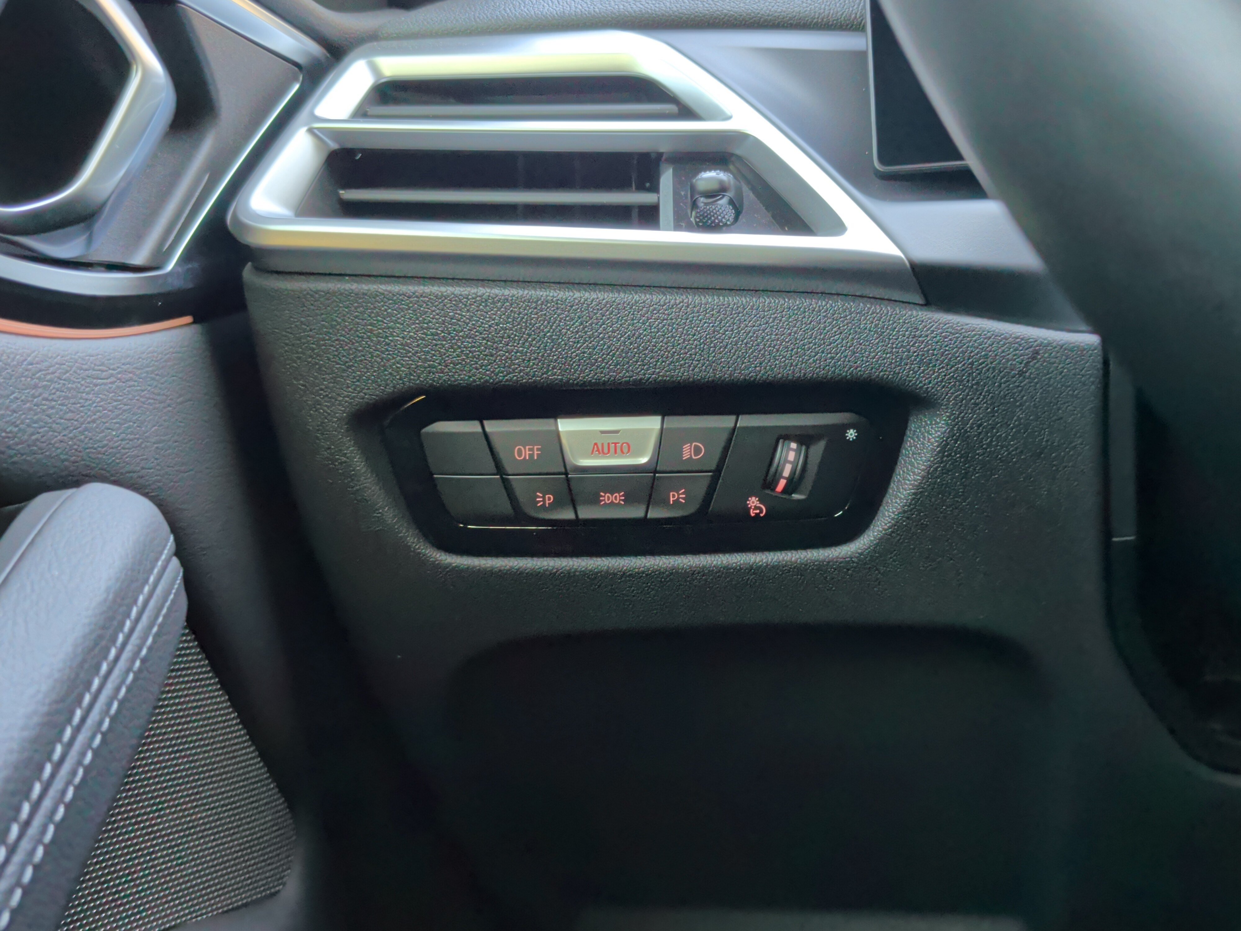Used 2026 BMW M440i Coupe w/ Premium Package RWD image 25