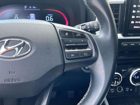 Used 2023 Hyundai Venue Limited FWD image 19
