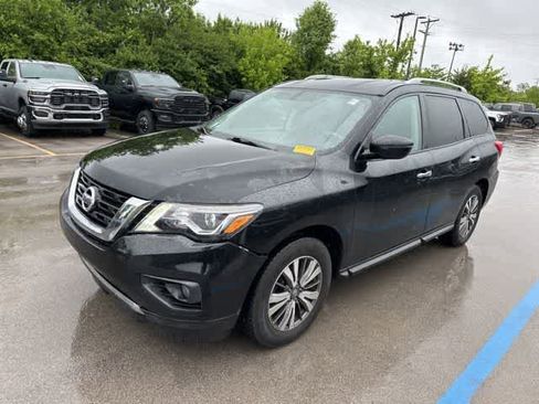 Used 2020 Nissan Pathfinder SV FWD image 2