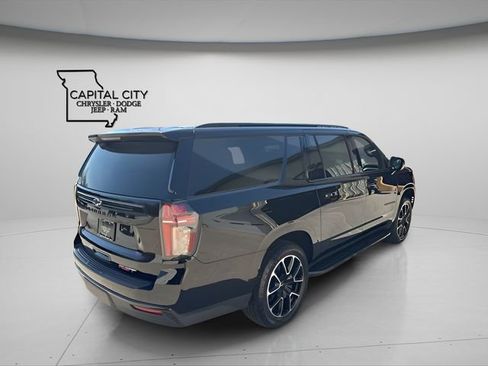 Used 2023 Chevrolet Suburban RST image 5