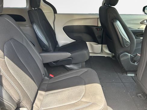 Used 2023 Chrysler Voyager LX FWD image 29