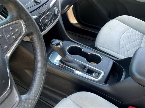 Used 2019 Chevrolet Equinox LS w/ LS Convenience Package image 15