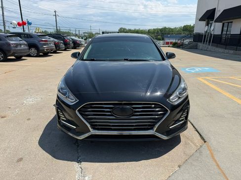 Used 2018 Hyundai Sonata Limited w/ Cargo Package FWD image 2