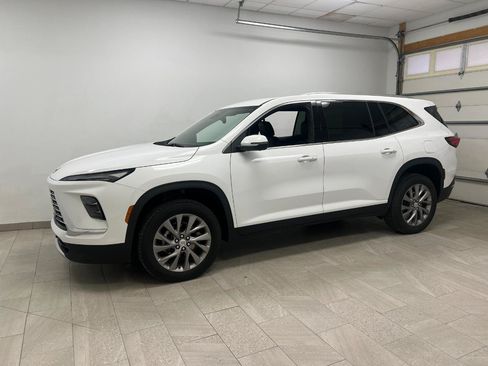 Used 2026 Buick Enclave Preferred AWD/4WD image 9