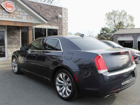 Used 2019 Chrysler 300 Touring L w/ Quick Order Package 22F image 9