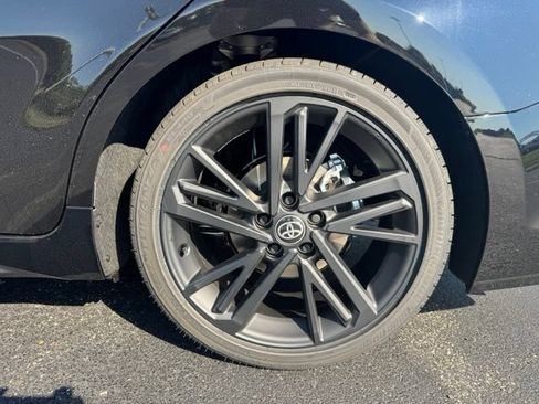 New 2026 Toyota Camry Hybrid FWD image 11