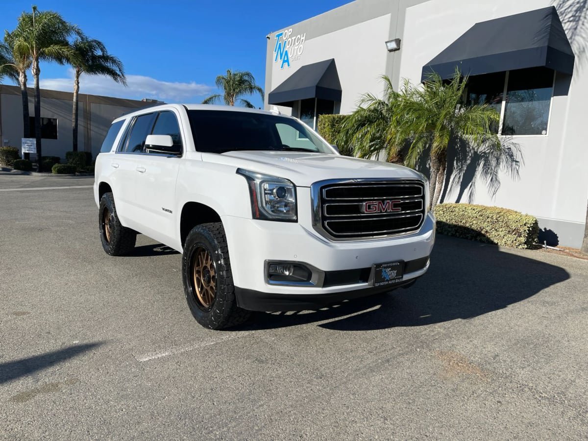 Used 2017 GMC Yukon SLE w/ SLE Value Package AWD/4WD image 3