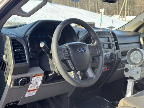 Used 2017 Ford F550 2WD Regular Cab Super Duty image 9