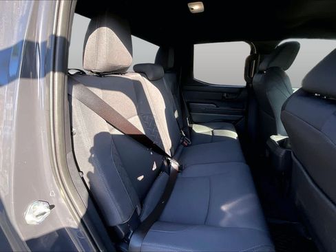 Certified 2025 Toyota Tacoma SR5 AWD/4WD image 19