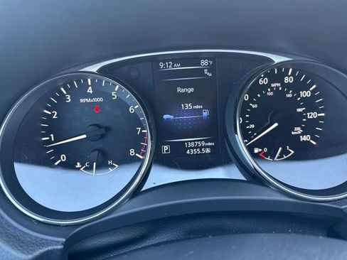 Used 2015 Nissan Rogue SV w/ SV Premium Package FWD image 17