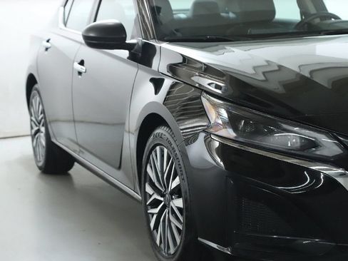 Used 2024 Nissan Altima 2.5 SV FWD image 9