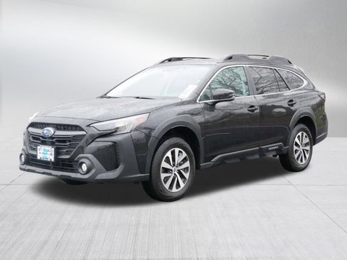 Certified 2025 Subaru Outback Premium w/ Popular Package #1A AWD/4WD image 3