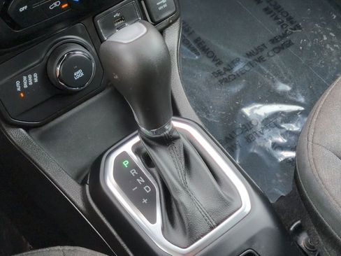 Used 2020 Jeep Renegade Altitude AWD/4WD image 12