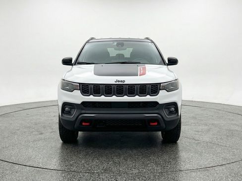 Used 2025 Jeep Compass Trailhawk AWD/4WD image 2