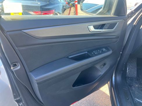 Used 2025 Volkswagen Atlas Cross Sport SE FWD image 18