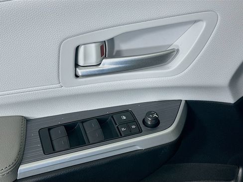 Certified 2026 Toyota Sienna XLE FWD image 18
