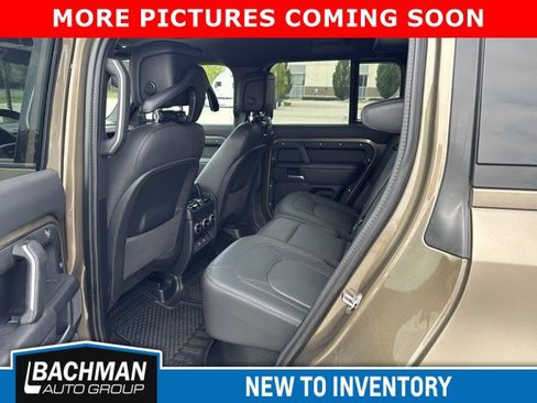 Used 2025 Land Rover Defender 110 X-Dynamic SE AWD/4WD image 7
