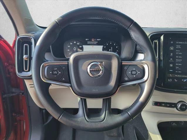 Used 2020 Volvo XC40 T5 Momentum AWD/4WD image 13
