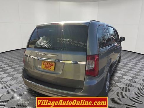 Used 2014 Chrysler Town & Country Touring w/ Trailer Tow Group image 11