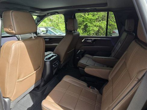 Used 2025 Chevrolet Tahoe High Country image 30