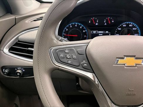 Used 2021 Chevrolet Malibu LT FWD image 17
