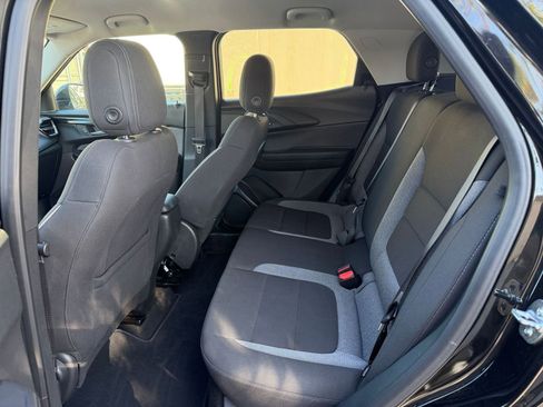 Used 2025 Chevrolet TrailBlazer LT FWD image 24