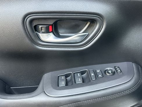 Used 2023 Honda HR-V LX image 12