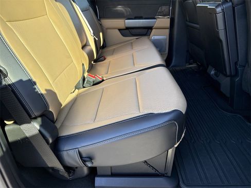 Used 2025 Ford F250 Lariat w/ Black Appearance Package image 17