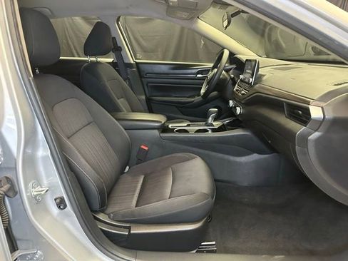 Used 2024 Nissan Altima 2.5 SV FWD image 14