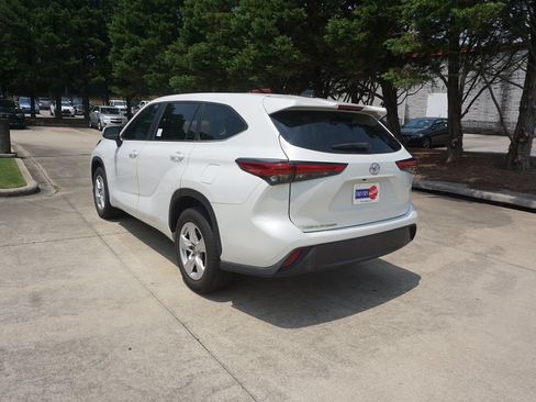 Used 2023 Toyota Highlander L FWD image 22