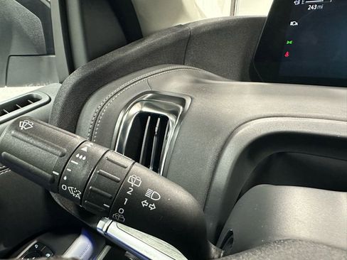 Used 2025 Ford Expedition Platinum image 21