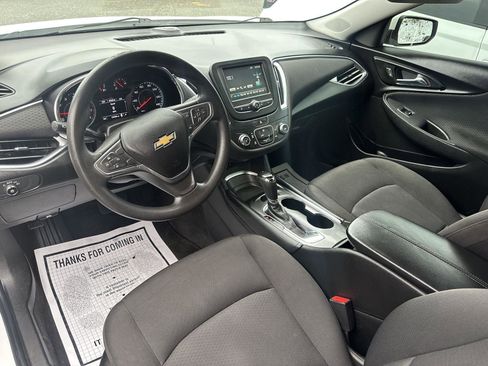 Used 2018 Chevrolet Malibu LT image 9