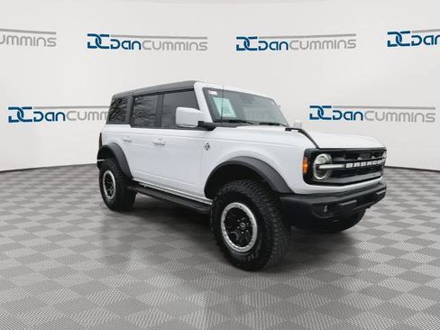 Certified 2024 Ford Bronco Outer Banks w/ Sasquatch Package AWD/4WD image 3