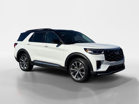 Used 2025 Ford Explorer Platinum w/ Ultimate Package image 8