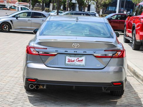Used 2025 Toyota Camry SE FWD image 8