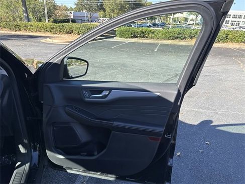 Used 2023 Ford Escape Platinum image 31