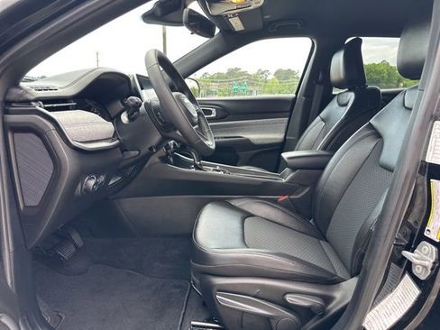 Certified 2025 Jeep Compass Latitude AWD/4WD image 9