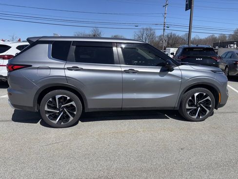 Used 2022 Mitsubishi Outlander SE image 8