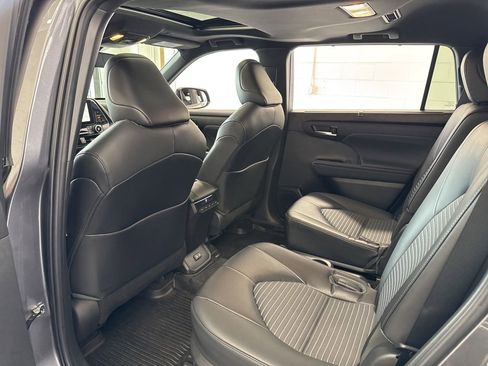 Used 2023 Toyota Highlander XSE AWD/4WD image 43