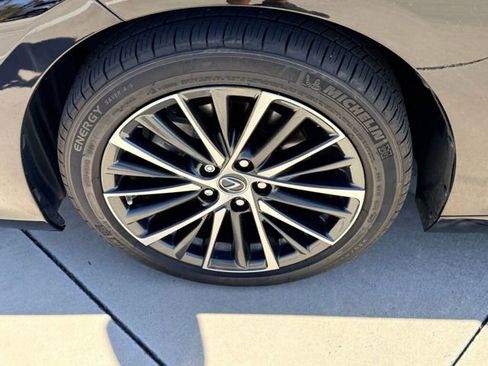 Certified 2024 Lexus ES 350 w/ Premium Package image 16