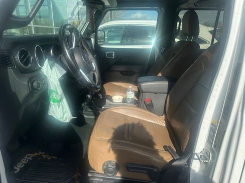 Used 2020 Jeep Wrangler Unlimited Sahara image 6
