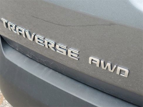Used 2021 Chevrolet Traverse LS image 34