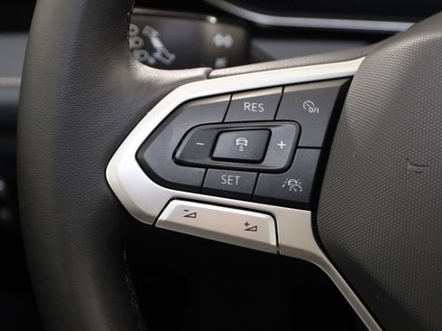 Used 2025 Volkswagen Jetta SEL image 33