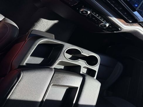 Certified 2025 GMC Sierra 1500 SLT image 26