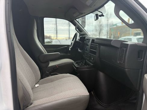 Used 2019 Chevrolet Express 3500 Extended w/ Driver Convenience Package RWD image 10